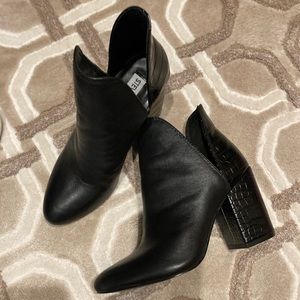 NWOT Steve Madden Black Booties